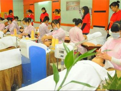 阜阳当代学校专业国际美容师全能班 开启高端美容职业之路